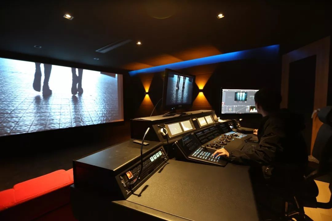 RGBworks Studio 以DaVinci Resolve及專業調色臺為核心,打造高端調色系統與電影制作生態